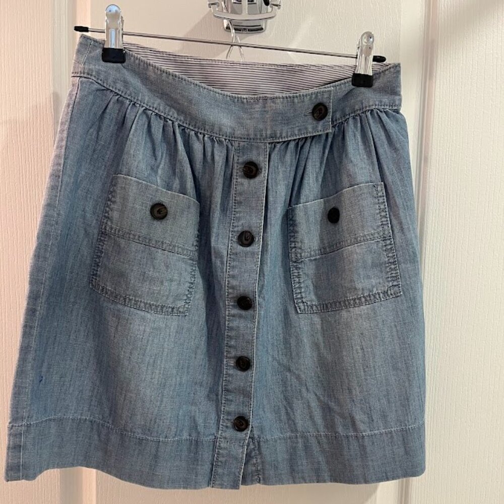 J.Crew Button Front Denim Skirt. Size 4. EUC